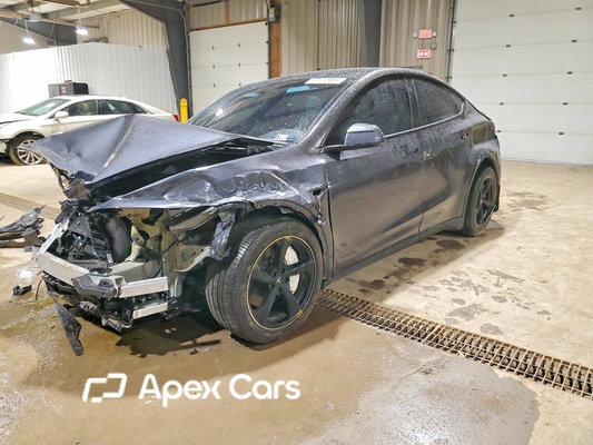 Tesla Model Y 2026 - Image 1 of 15