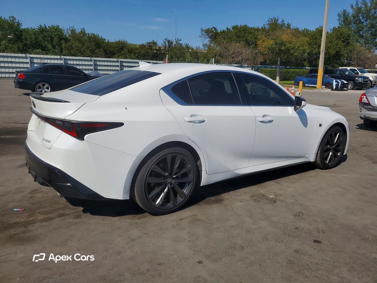 Lexus IS 2025
