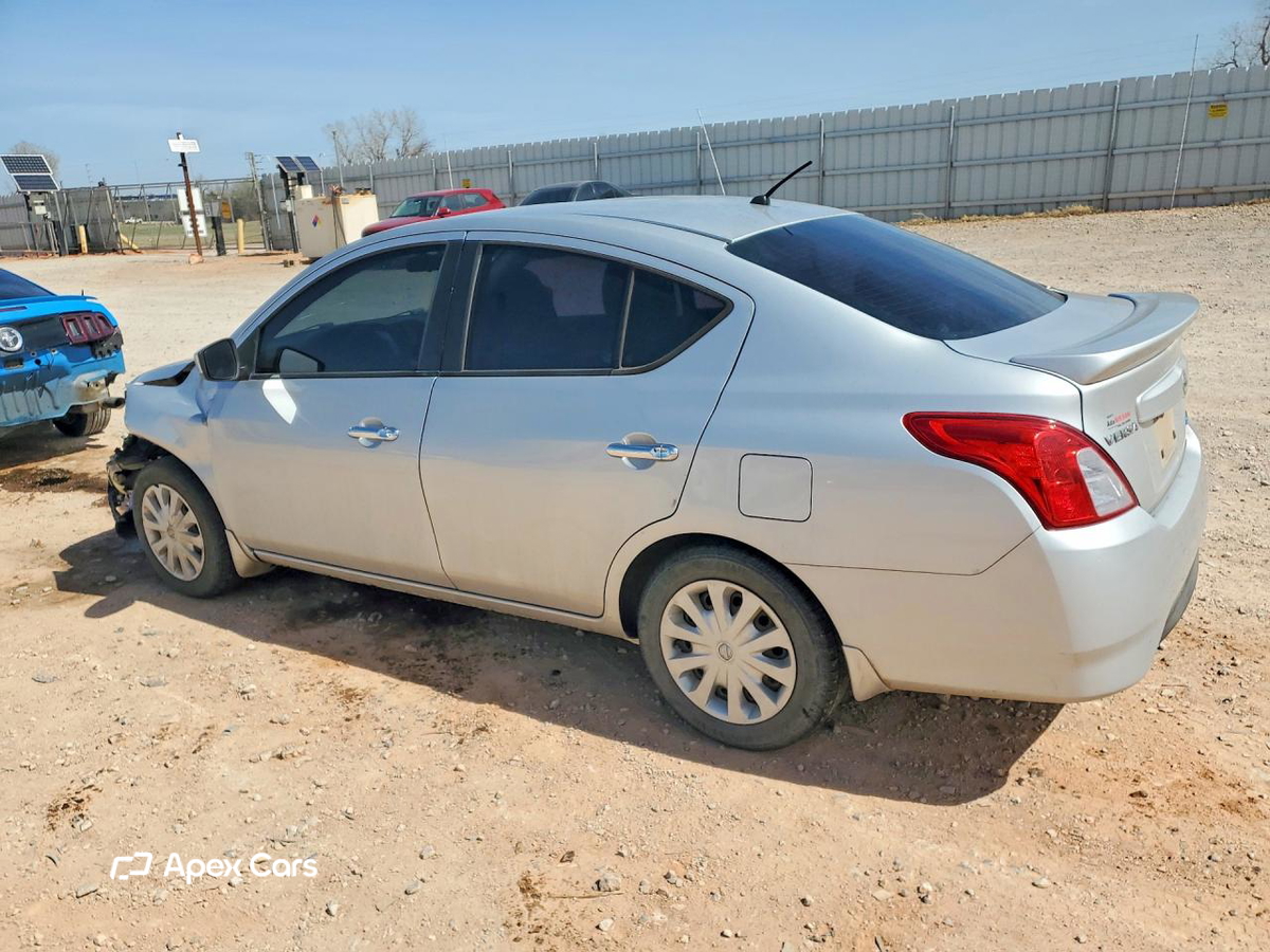 Nissan Versa 2015