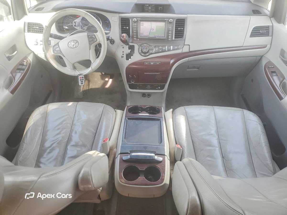 Toyota Sienna 2011