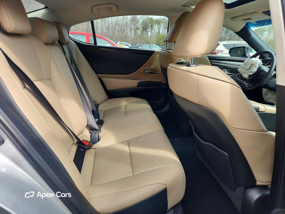 Lexus ES 2020