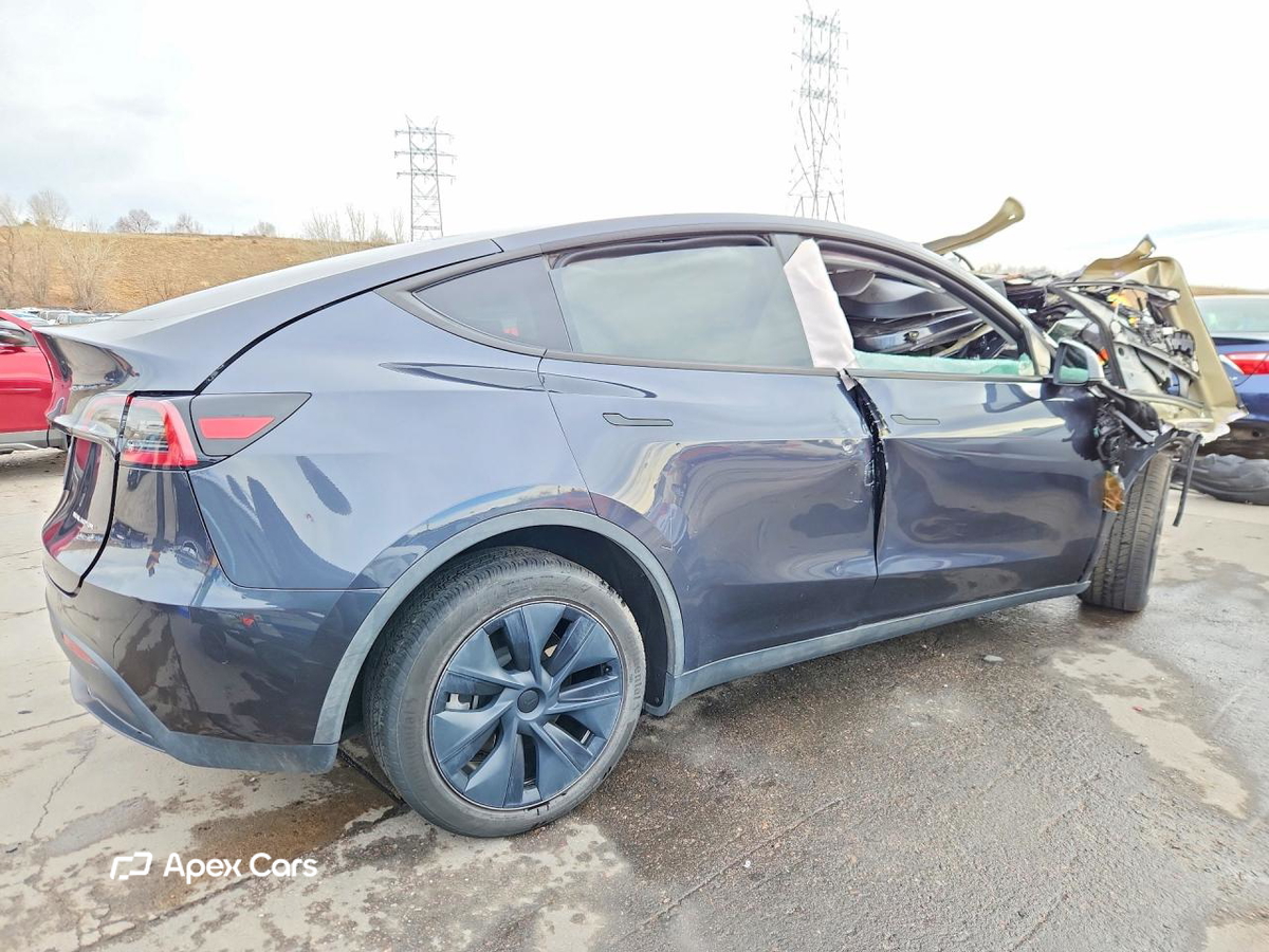 Tesla Model Y 2024