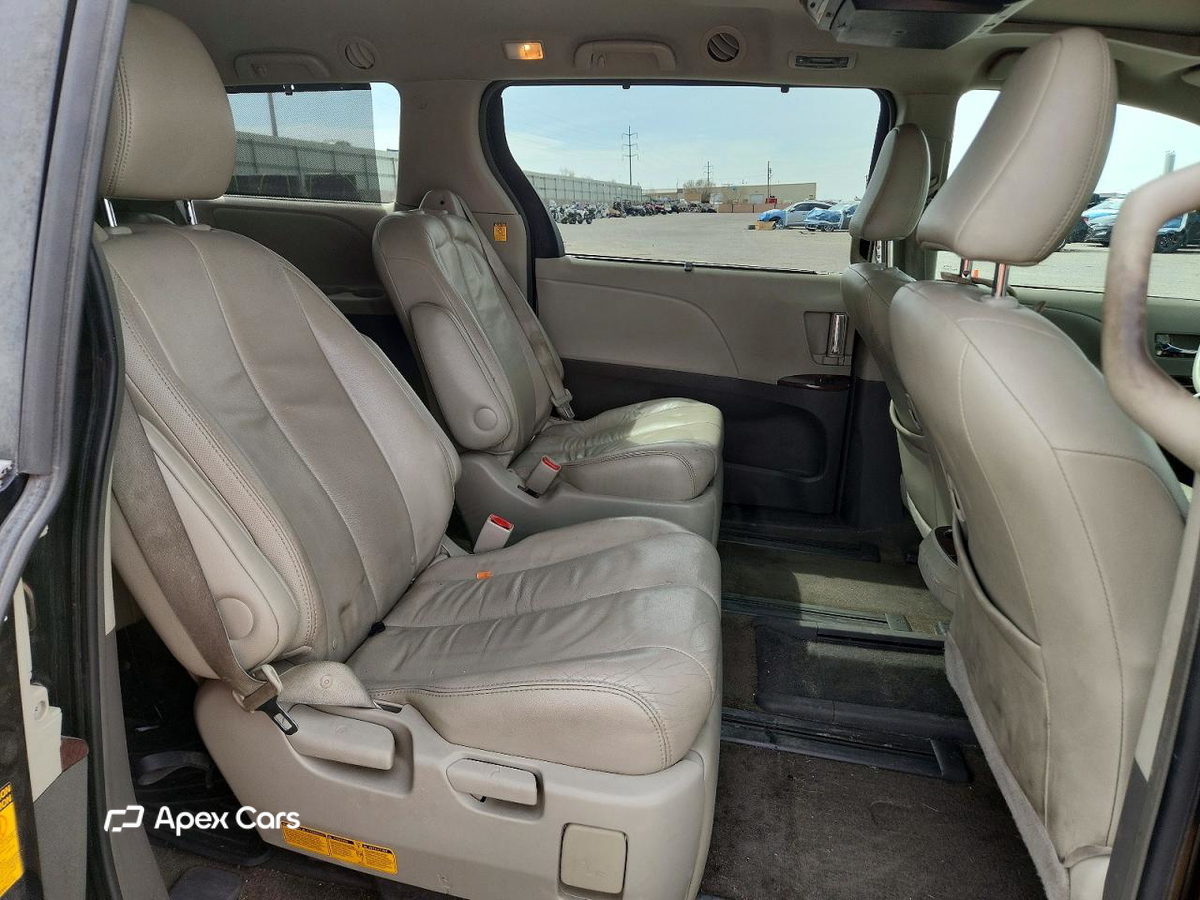 Toyota Sienna 2013