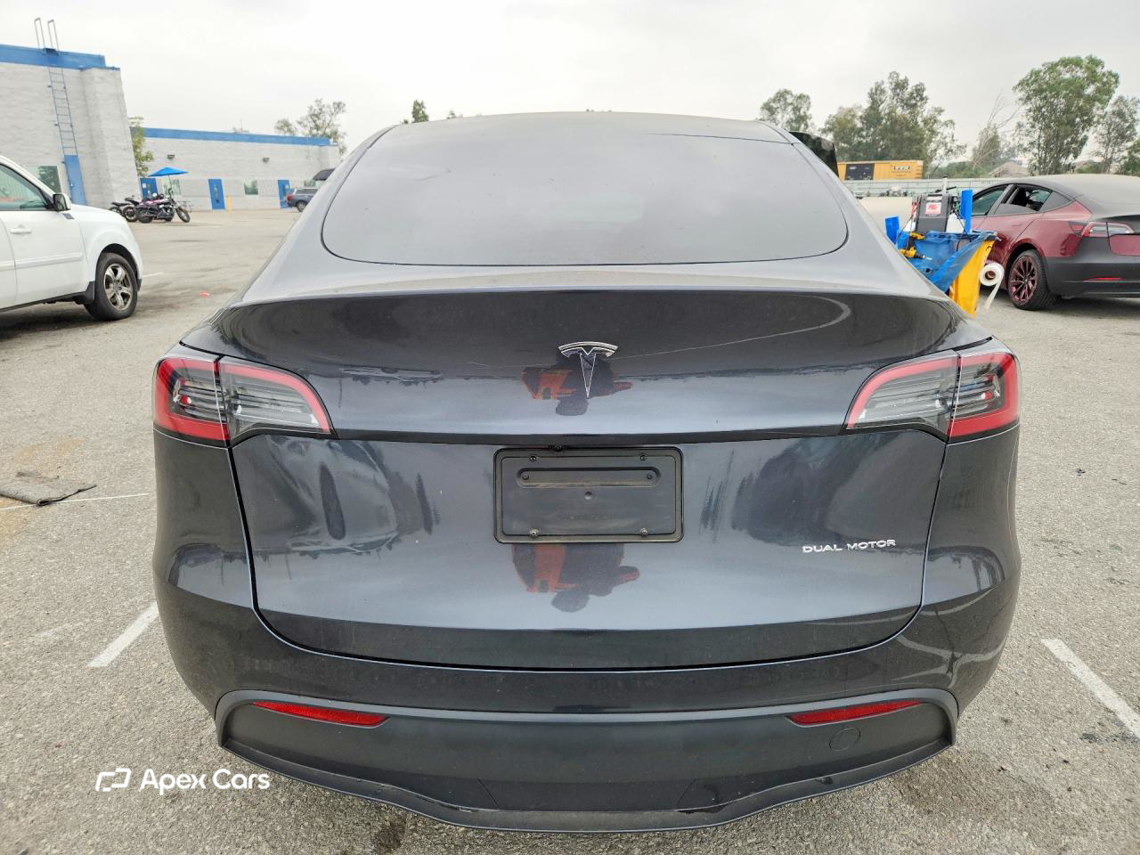 Tesla Model Y 2025