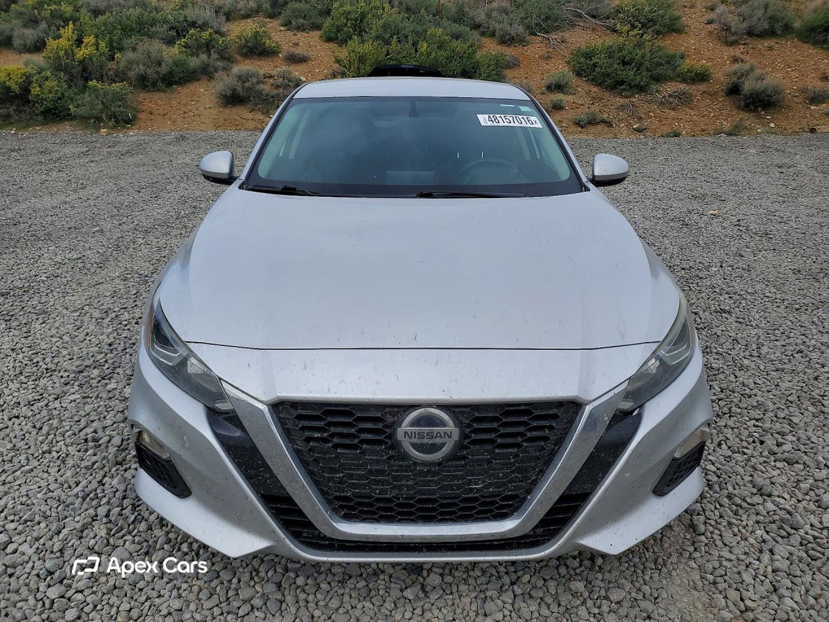 Nissan  2019