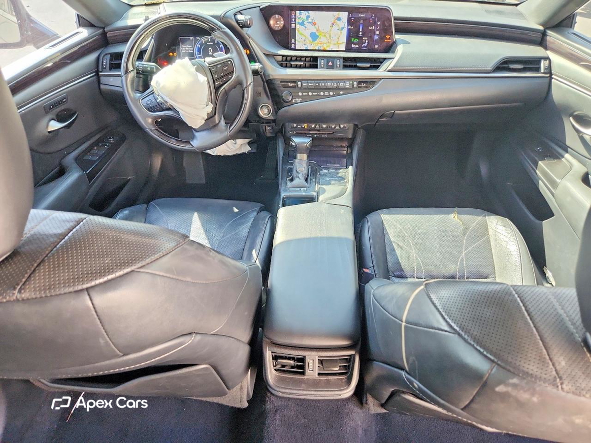 Lexus ES 2019