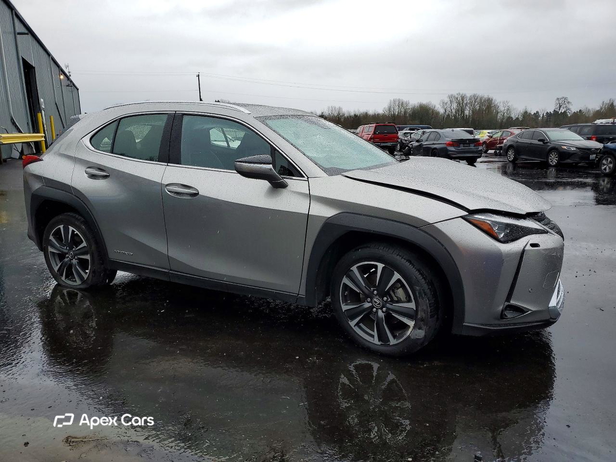 Lexus UX 2021