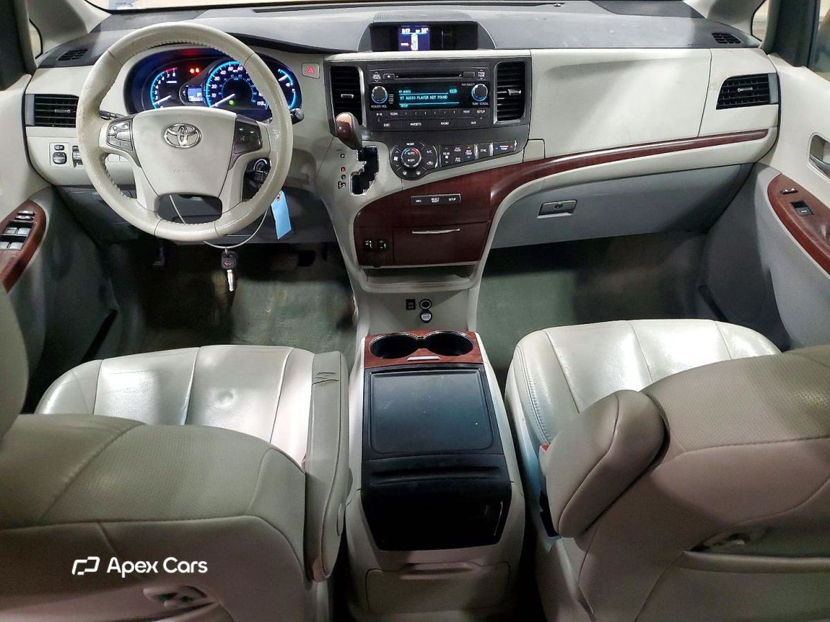 Toyota Sienna 2014