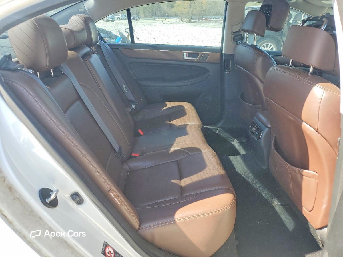 Hyundai Genesis 2012