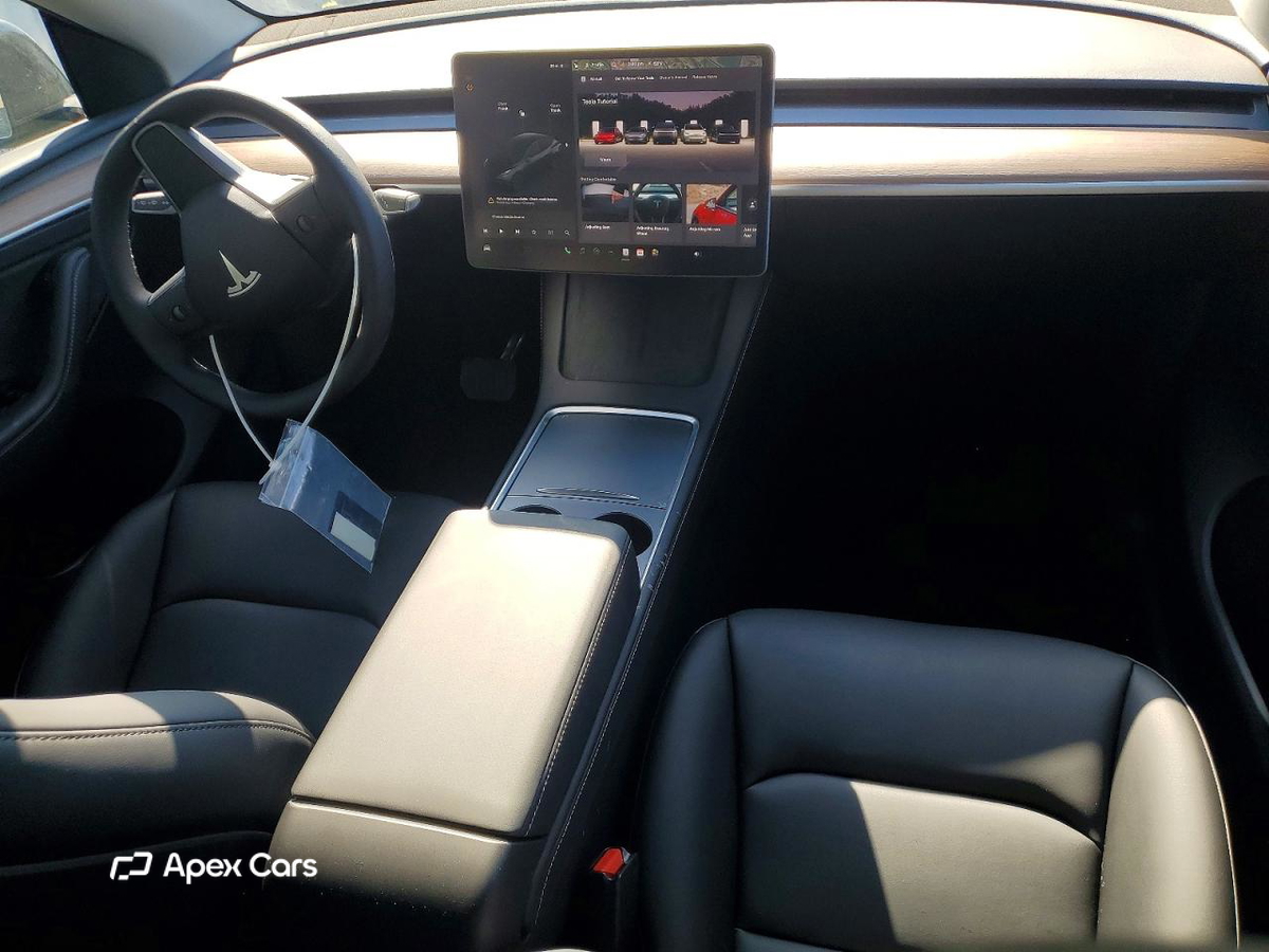 Tesla Model Y 2025
