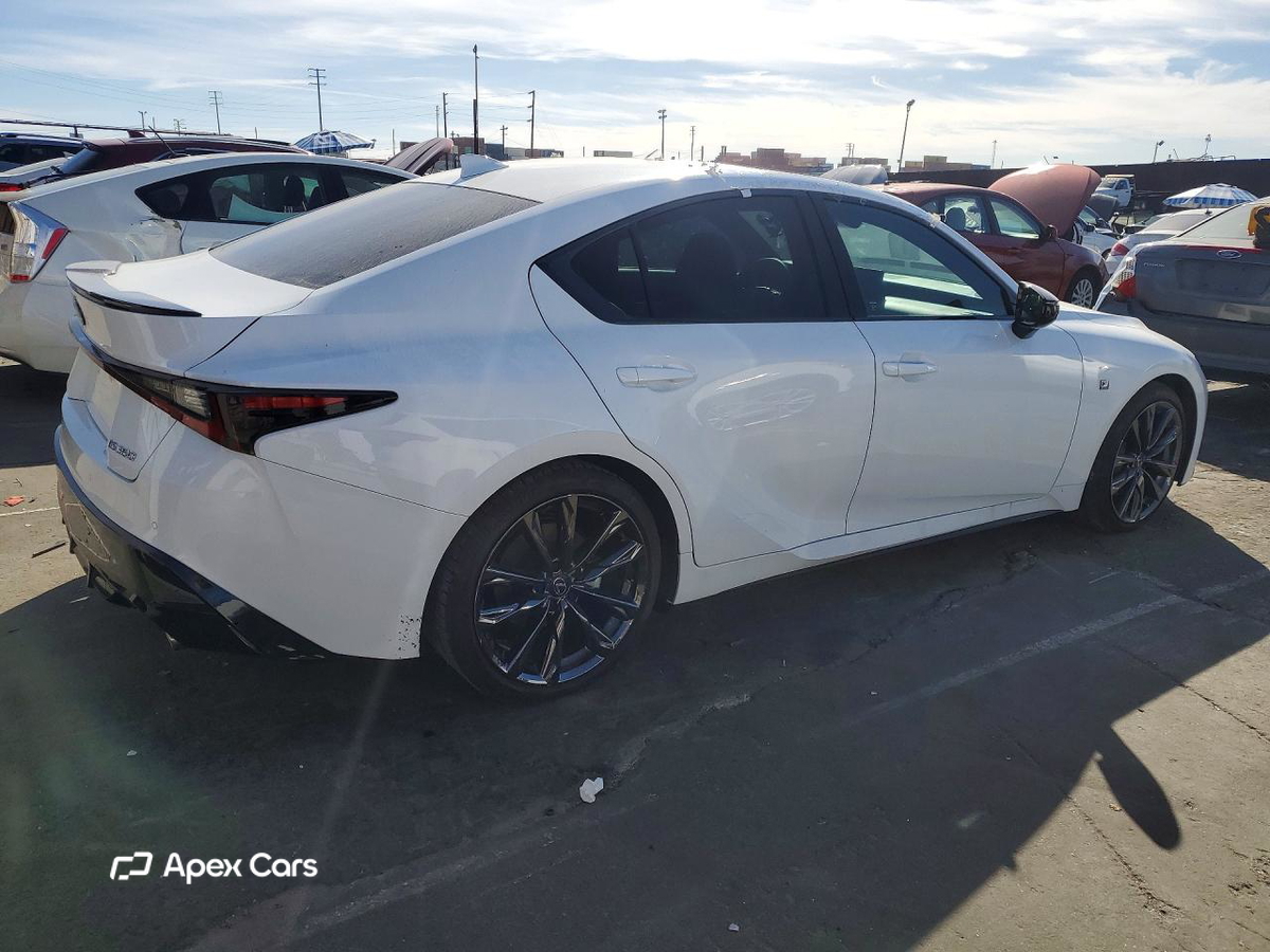 Lexus IS 2025