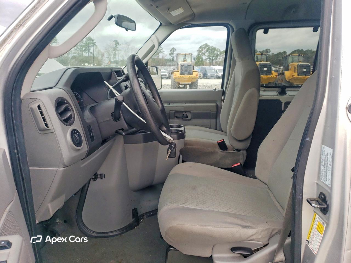 Ford Econoline 2010