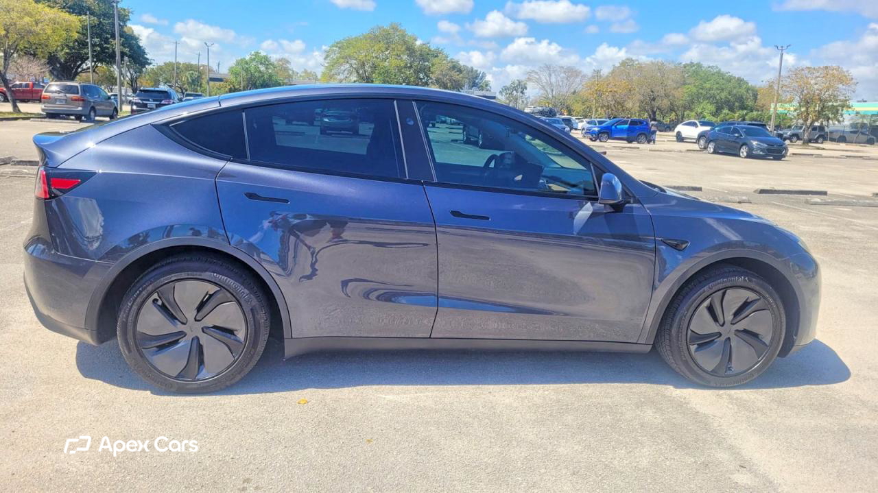 Tesla Model Y 2025