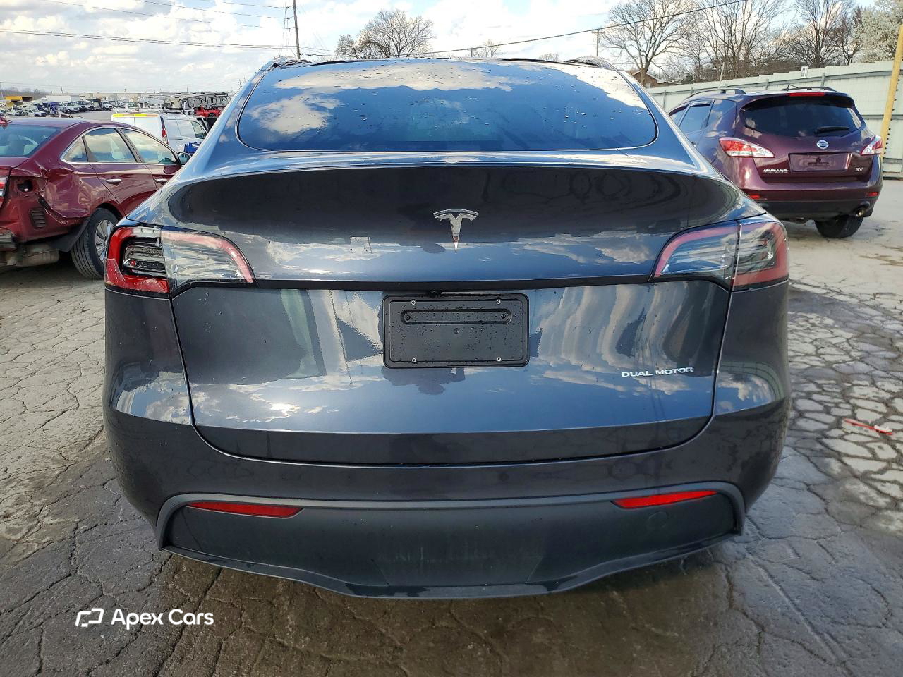 Tesla Model Y 2025