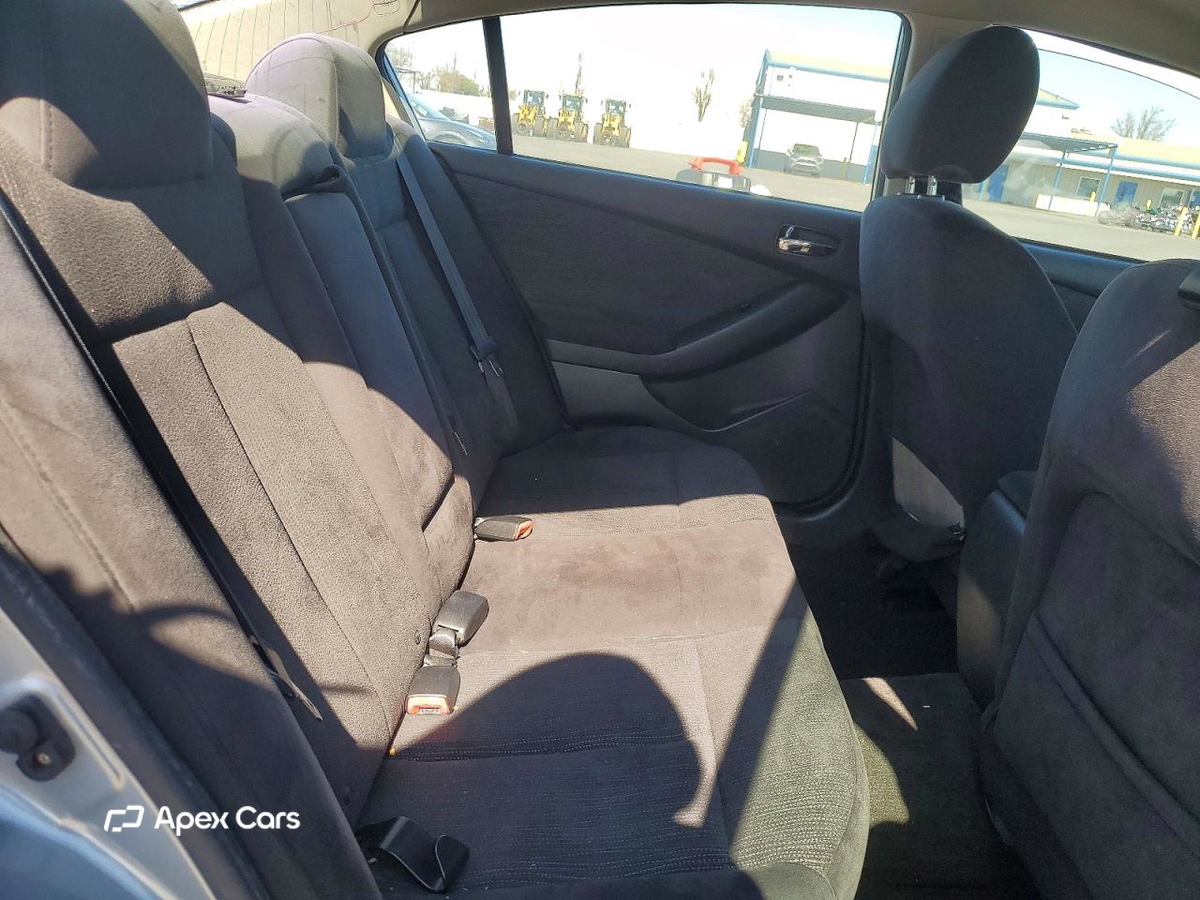 Nissan Altima 2010
