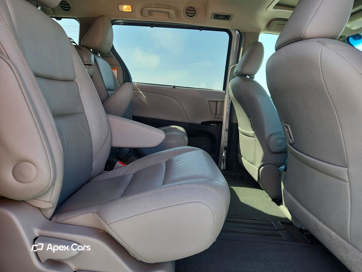 Toyota Sienna 2016