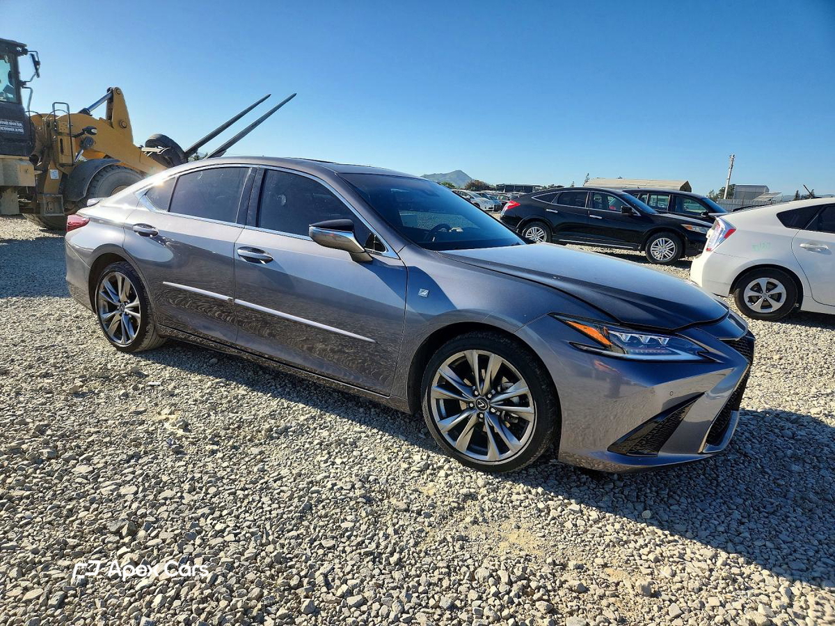 Lexus ES 2020