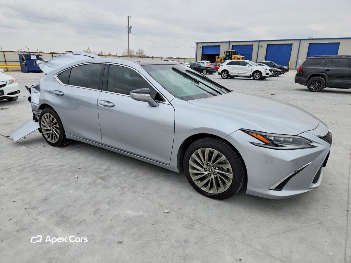 Lexus ES 2022