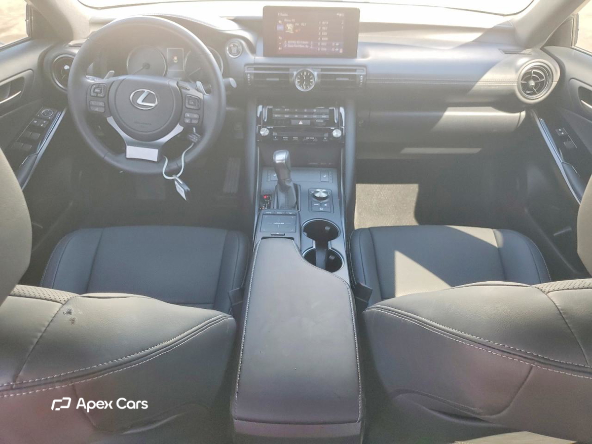 Lexus IS 2025