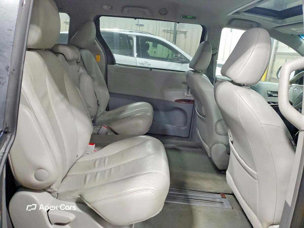 Toyota Sienna 2014