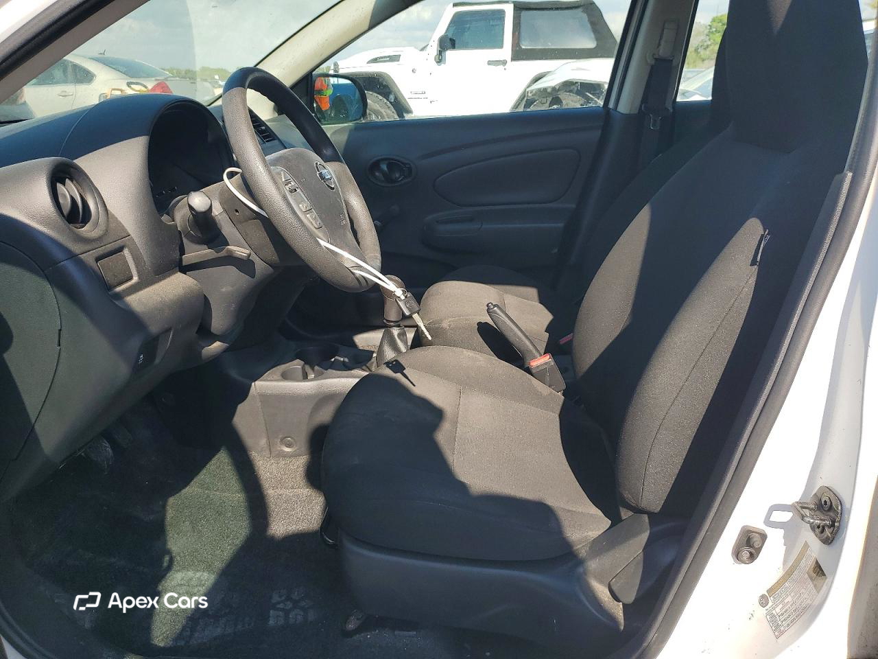 Nissan Versa 2015