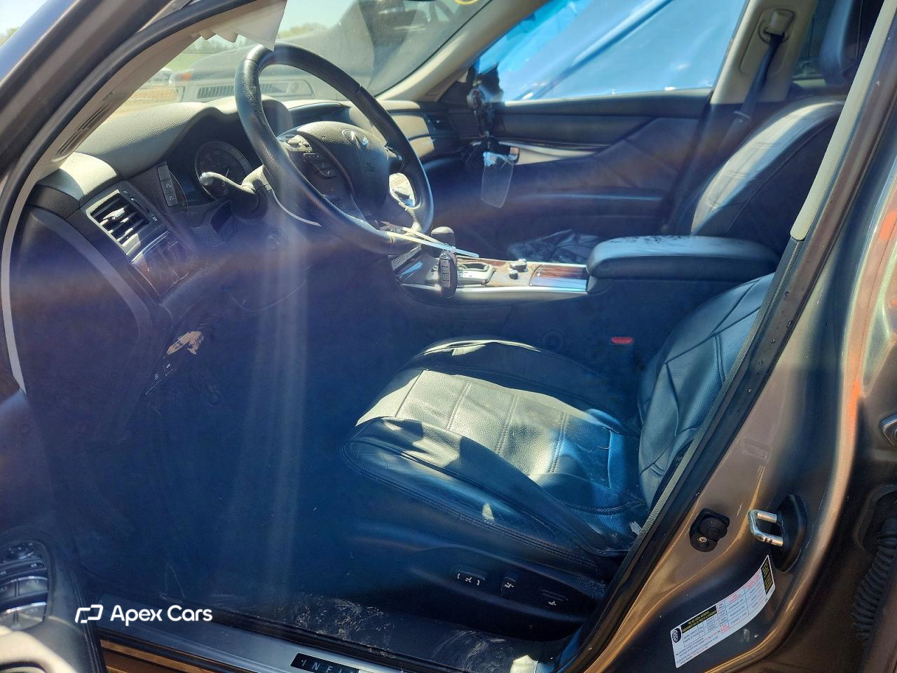 Infiniti M 2011