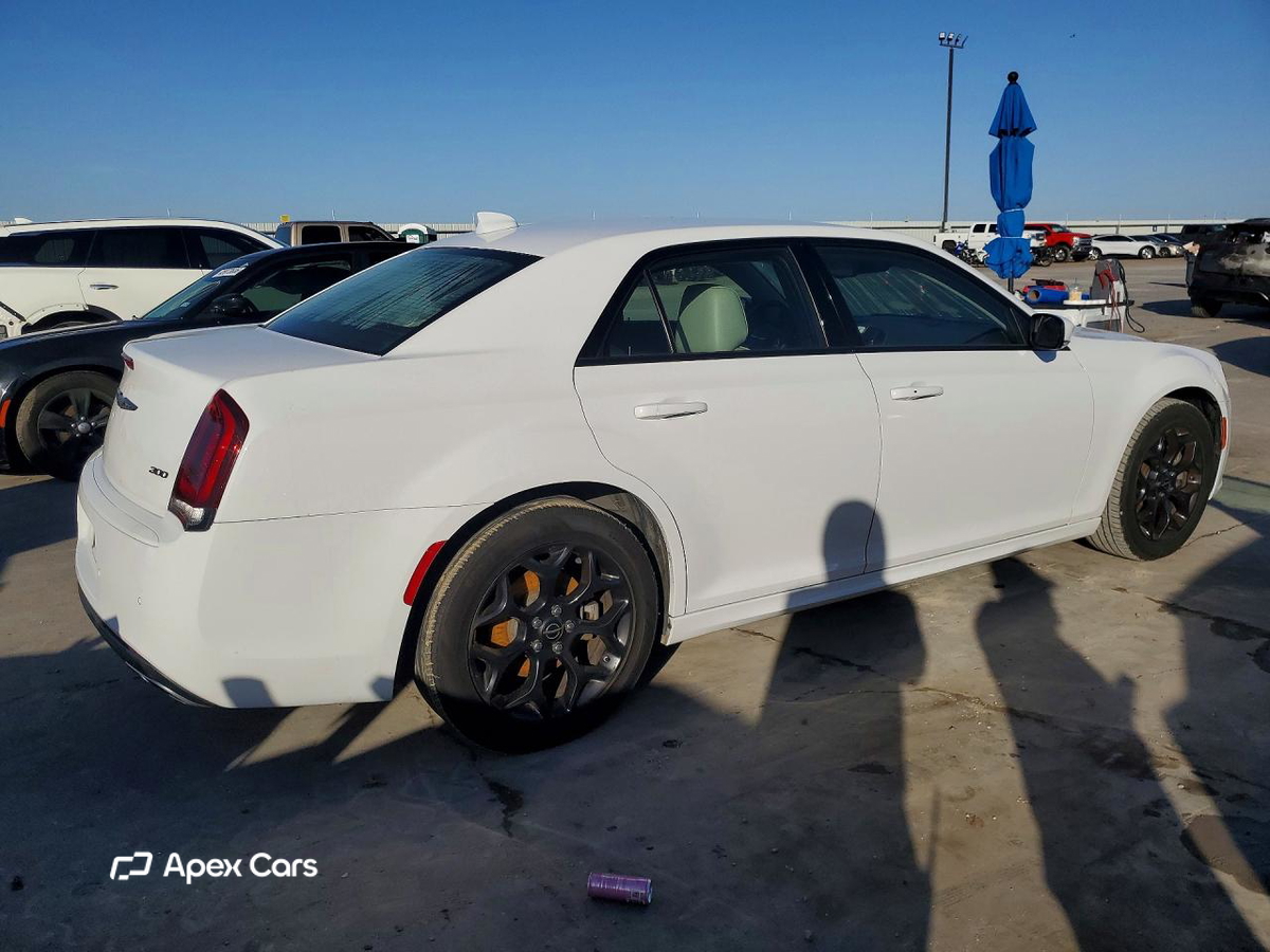 Chrysler 300 2022