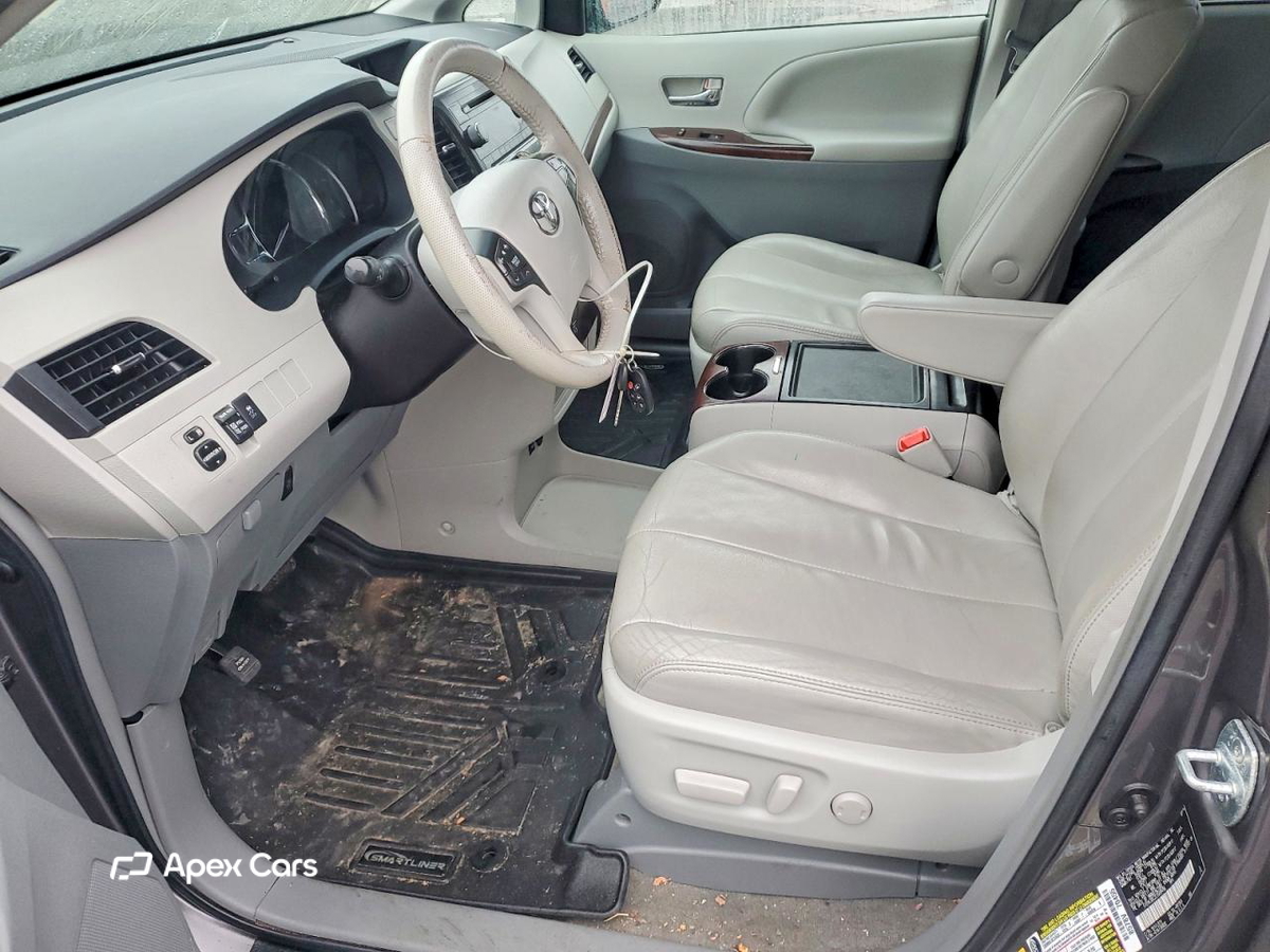 Toyota Sienna 2014