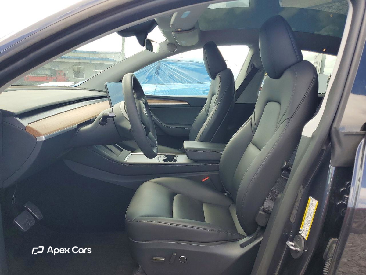 Tesla Model Y 2024