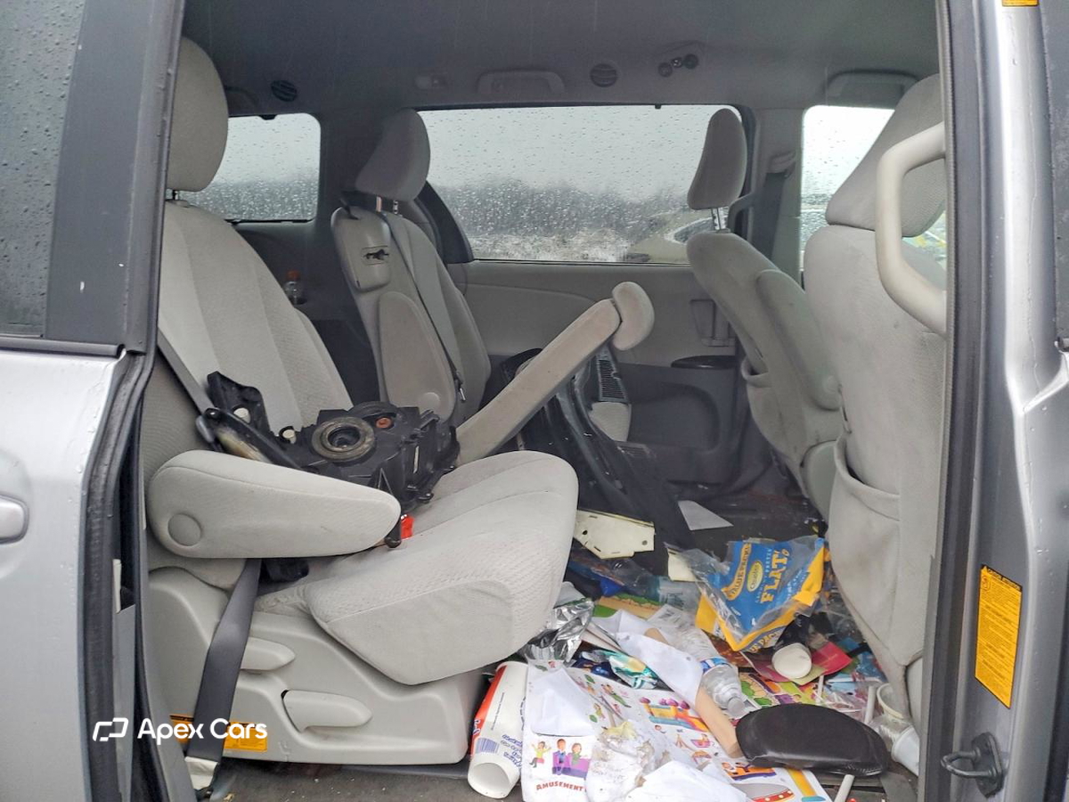 Toyota Sienna 2011