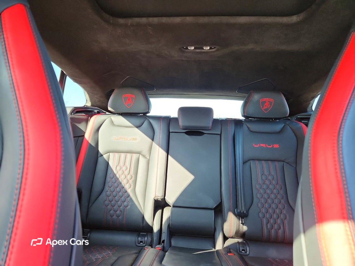 Lamborghini Urus 2024
