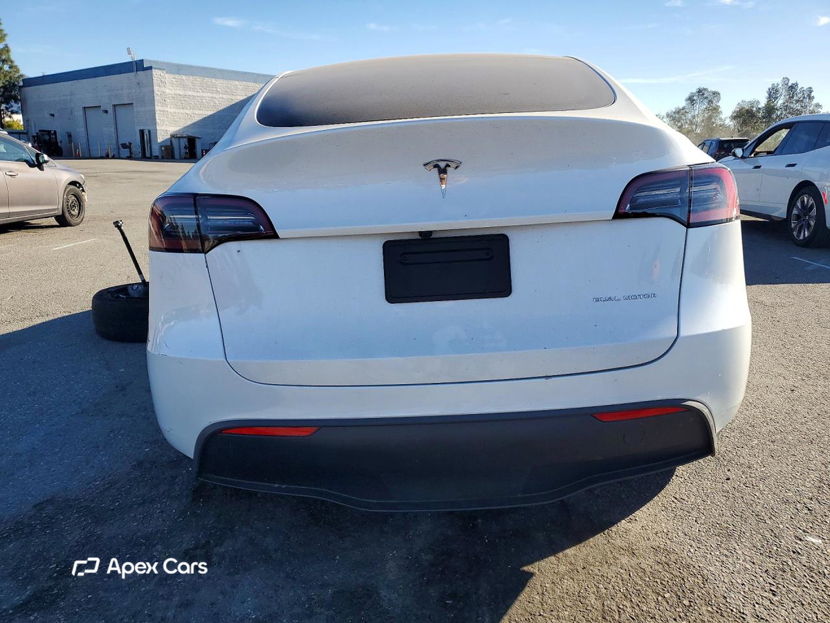 Tesla Model Y 2025