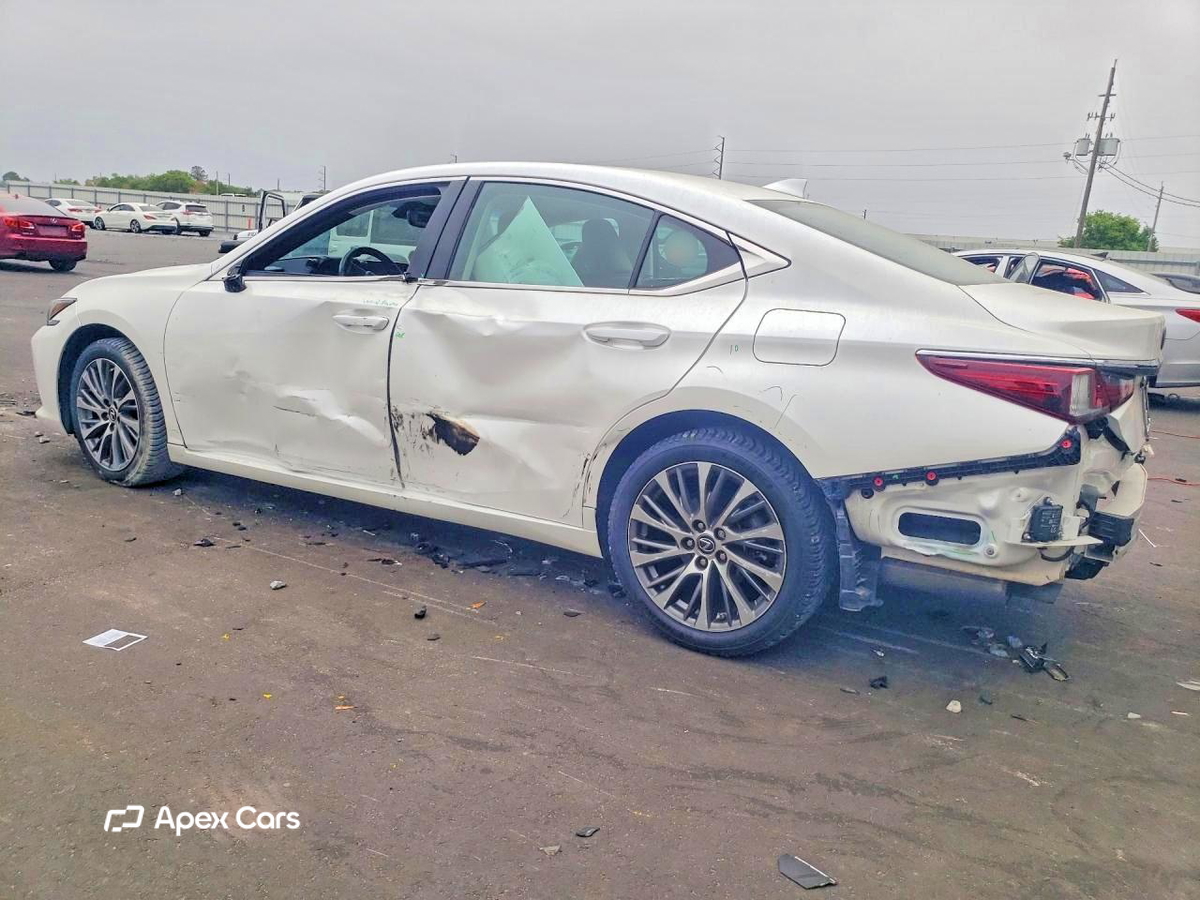 Lexus ES 2019