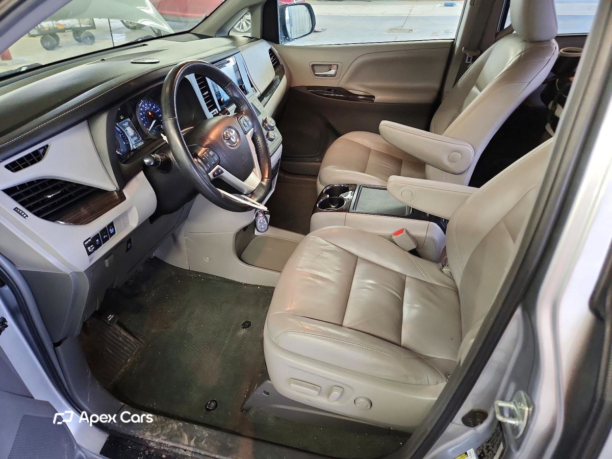 Toyota Sienna 2016