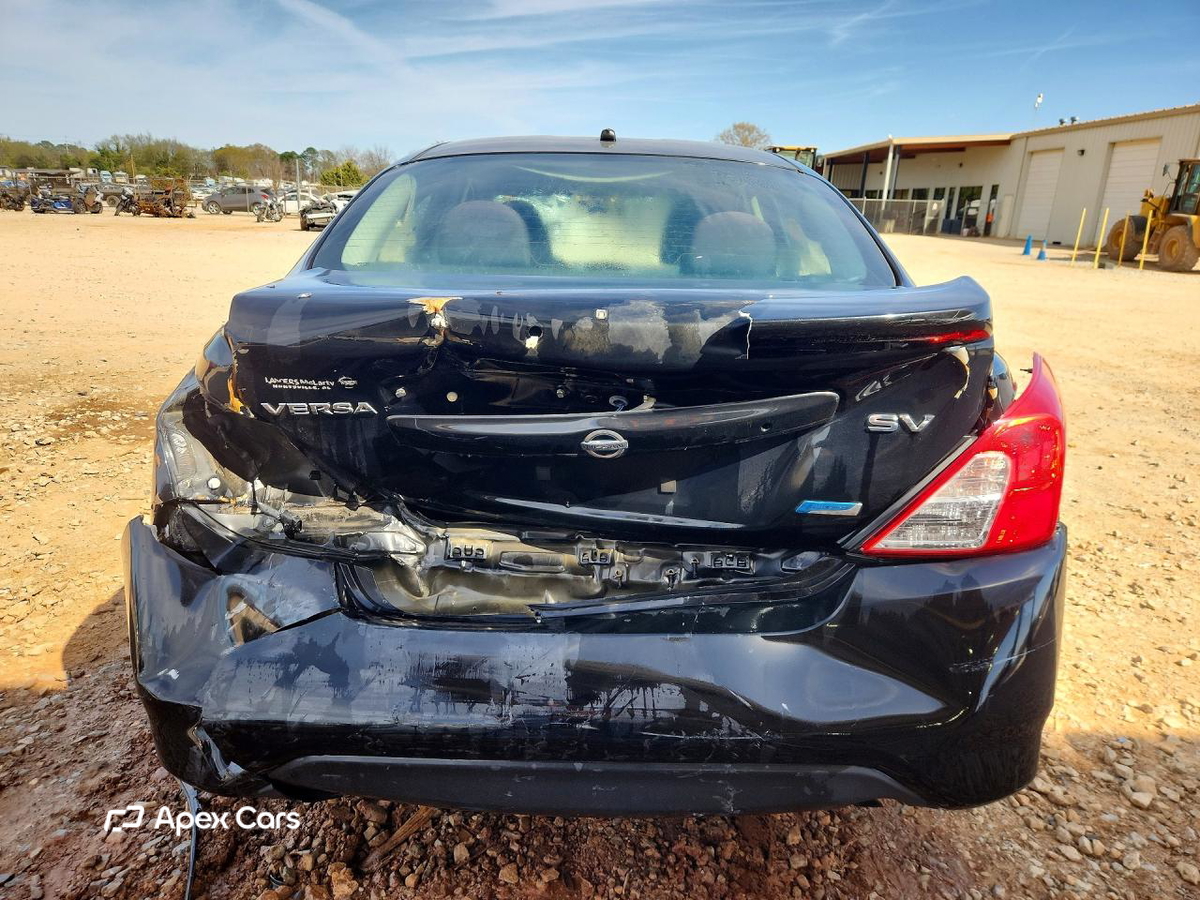 Nissan Versa 2015