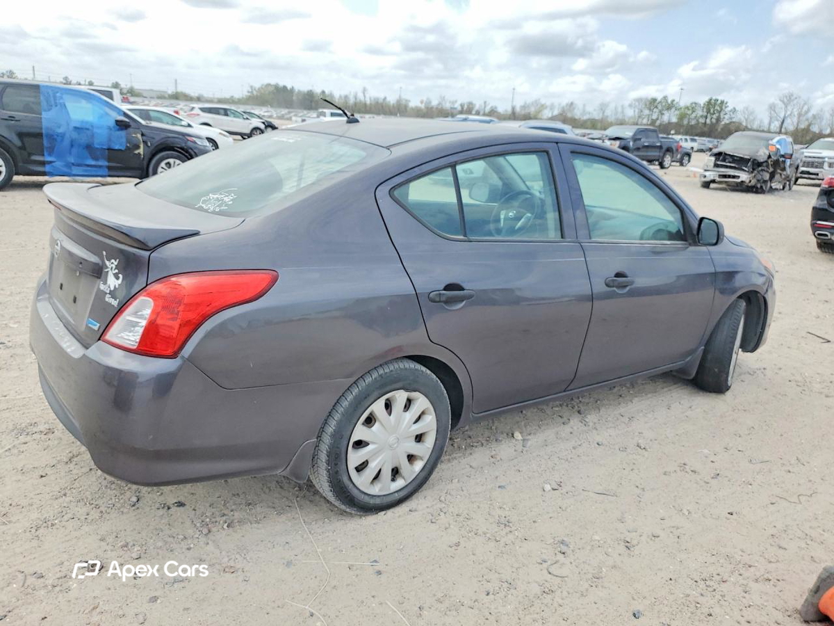 Nissan Versa 2015