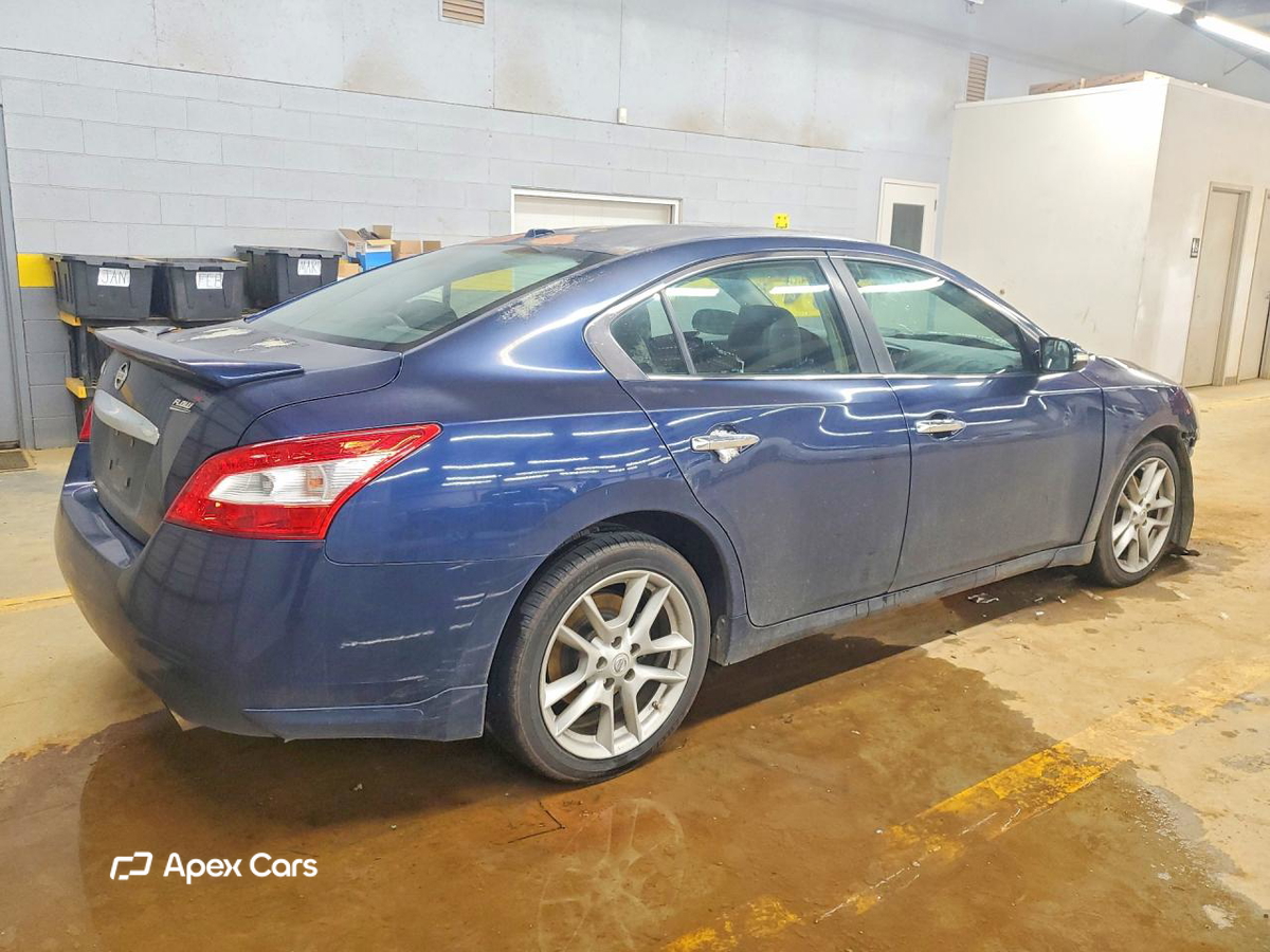 Nissan Maxima 2010