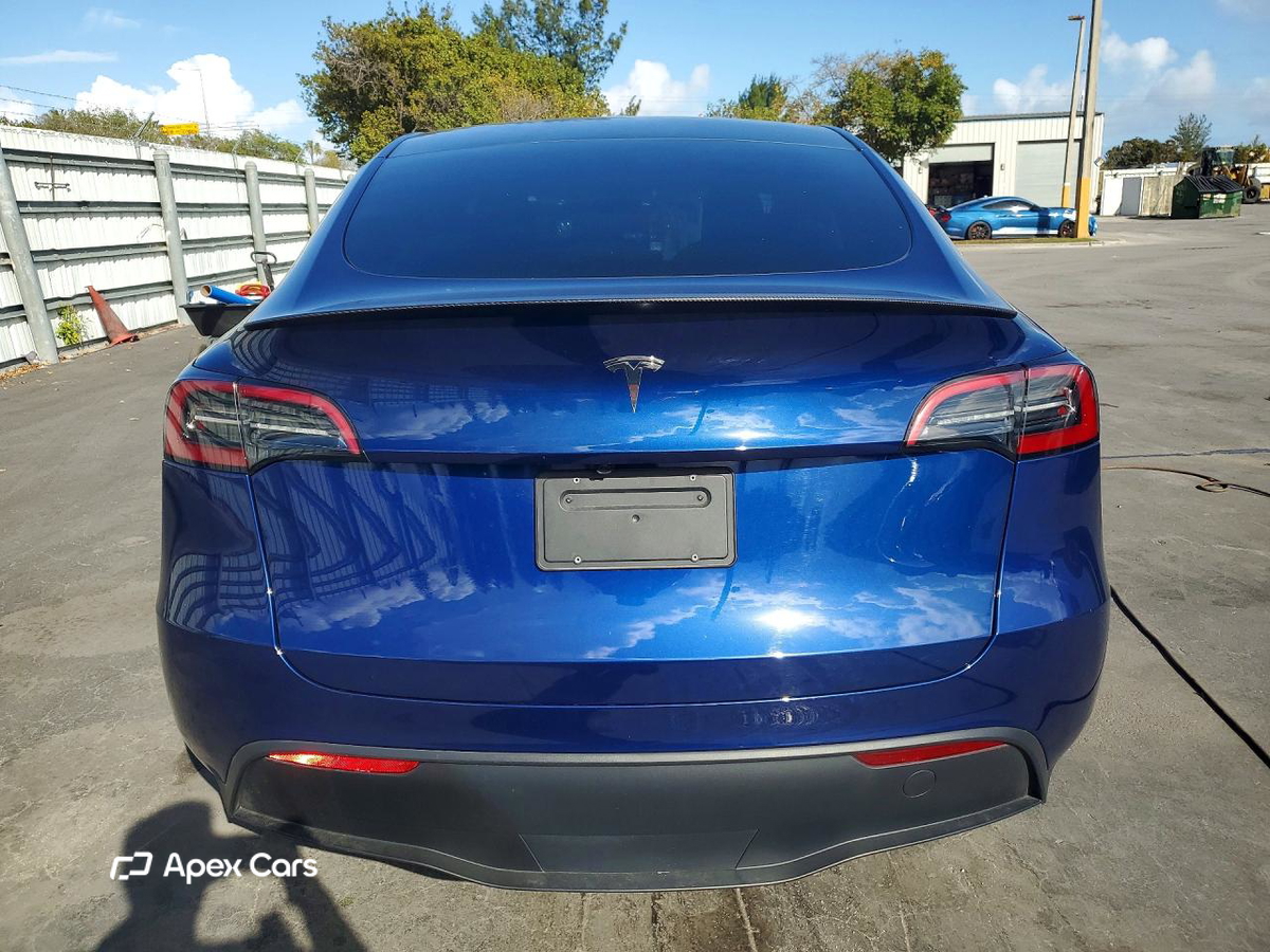 Tesla Model Y 2025