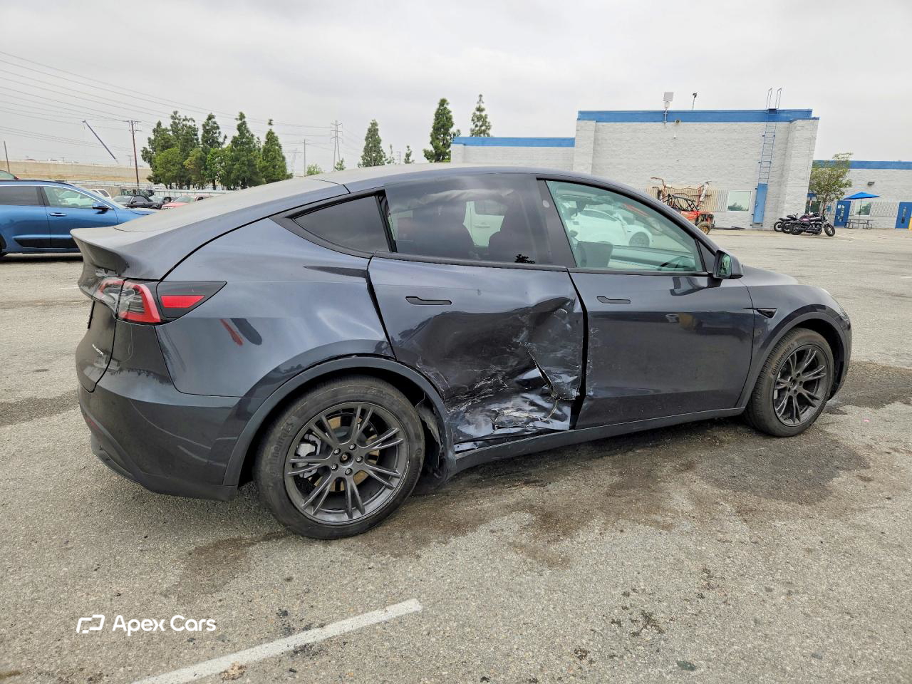 Tesla Model Y 2025