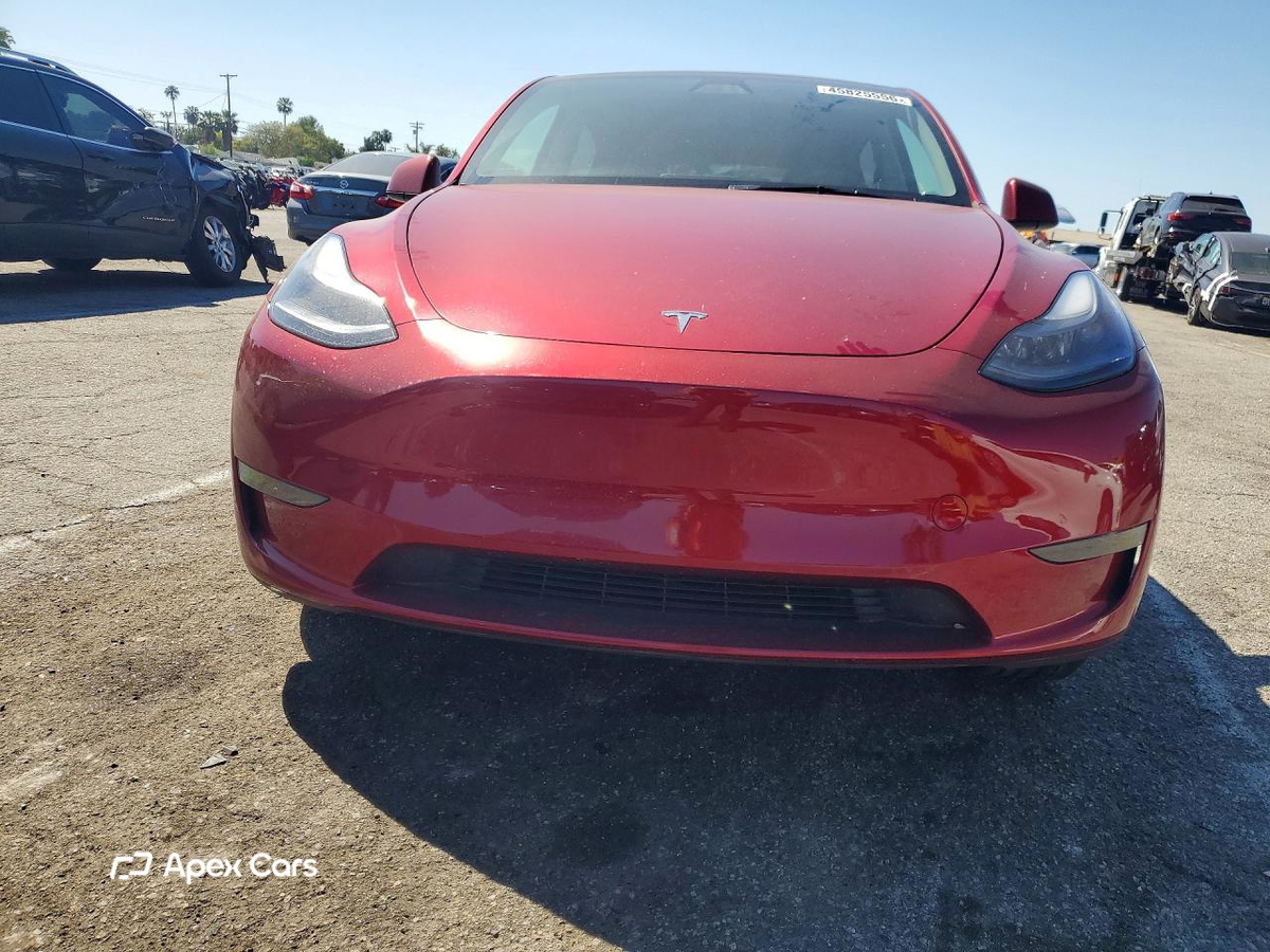 Tesla Model Y 2025