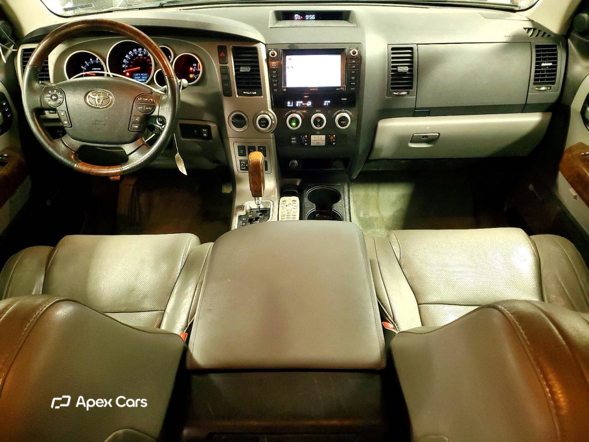 Toyota Sequoia 2010