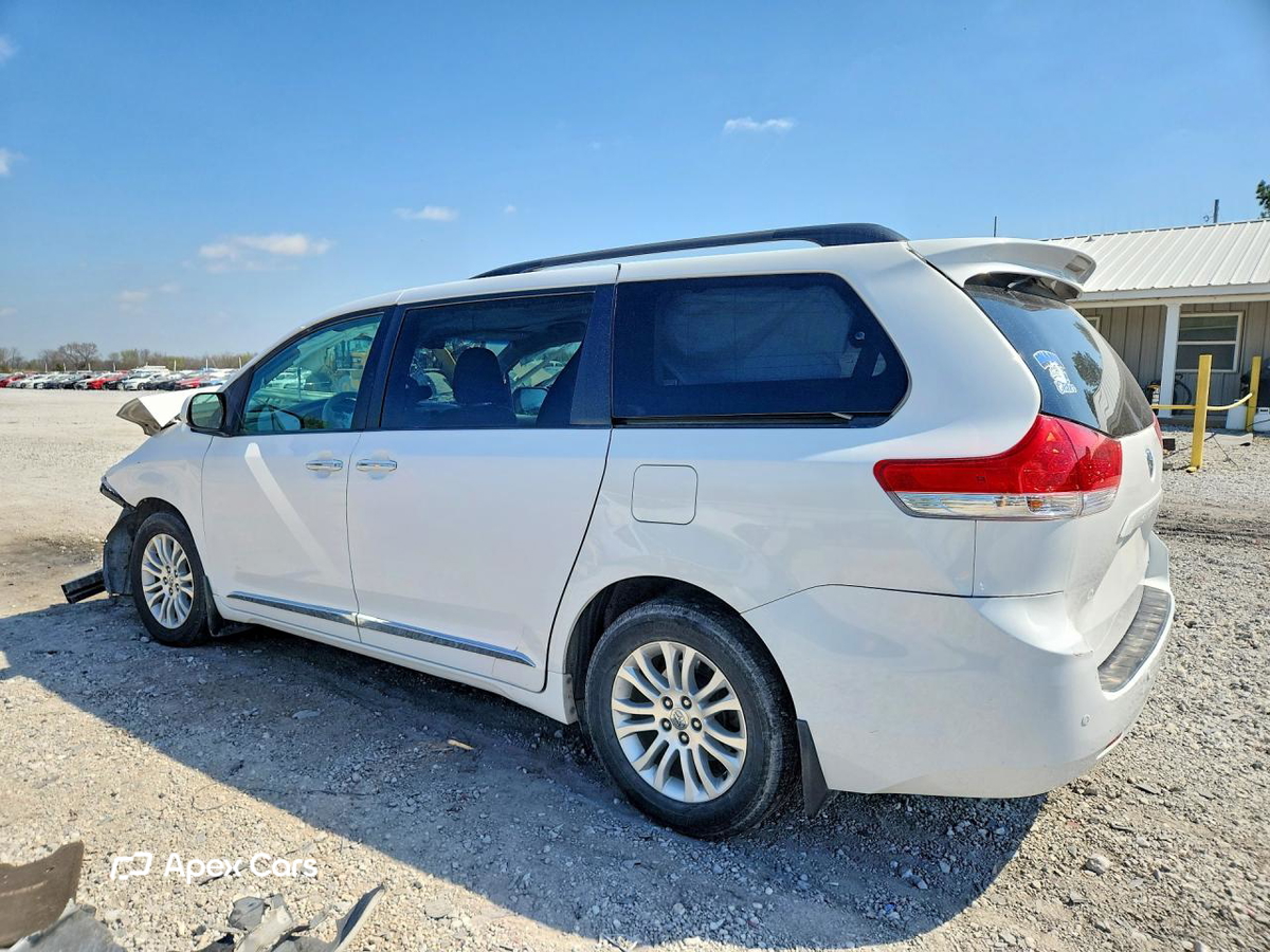 Toyota Sienna 2011