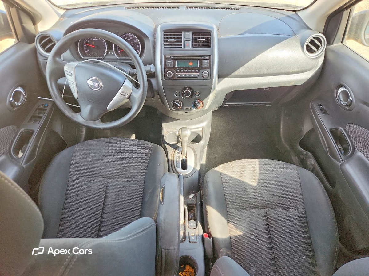 Nissan Versa 2015
