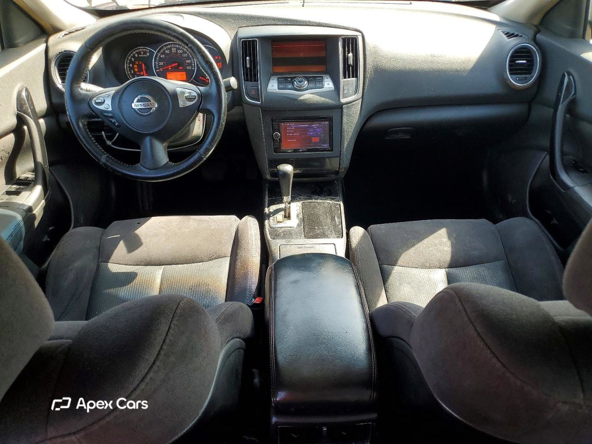 Nissan Maxima 2010