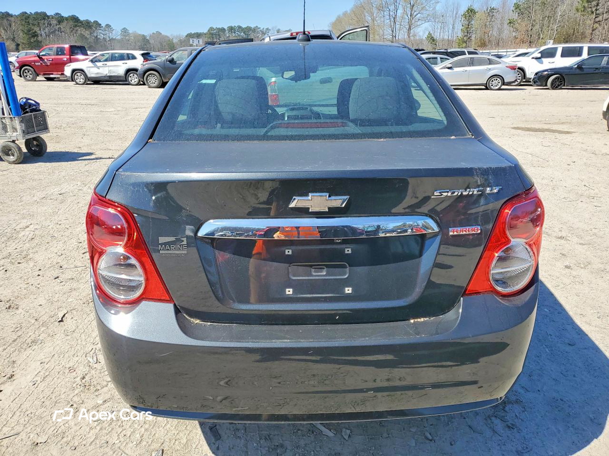 Chevrolet Sonic 2015