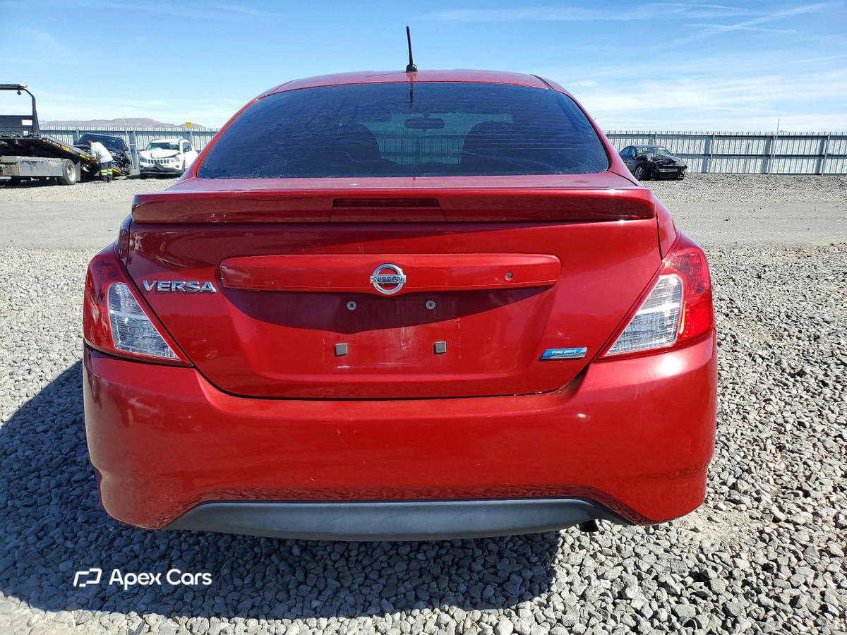Nissan Versa 2015