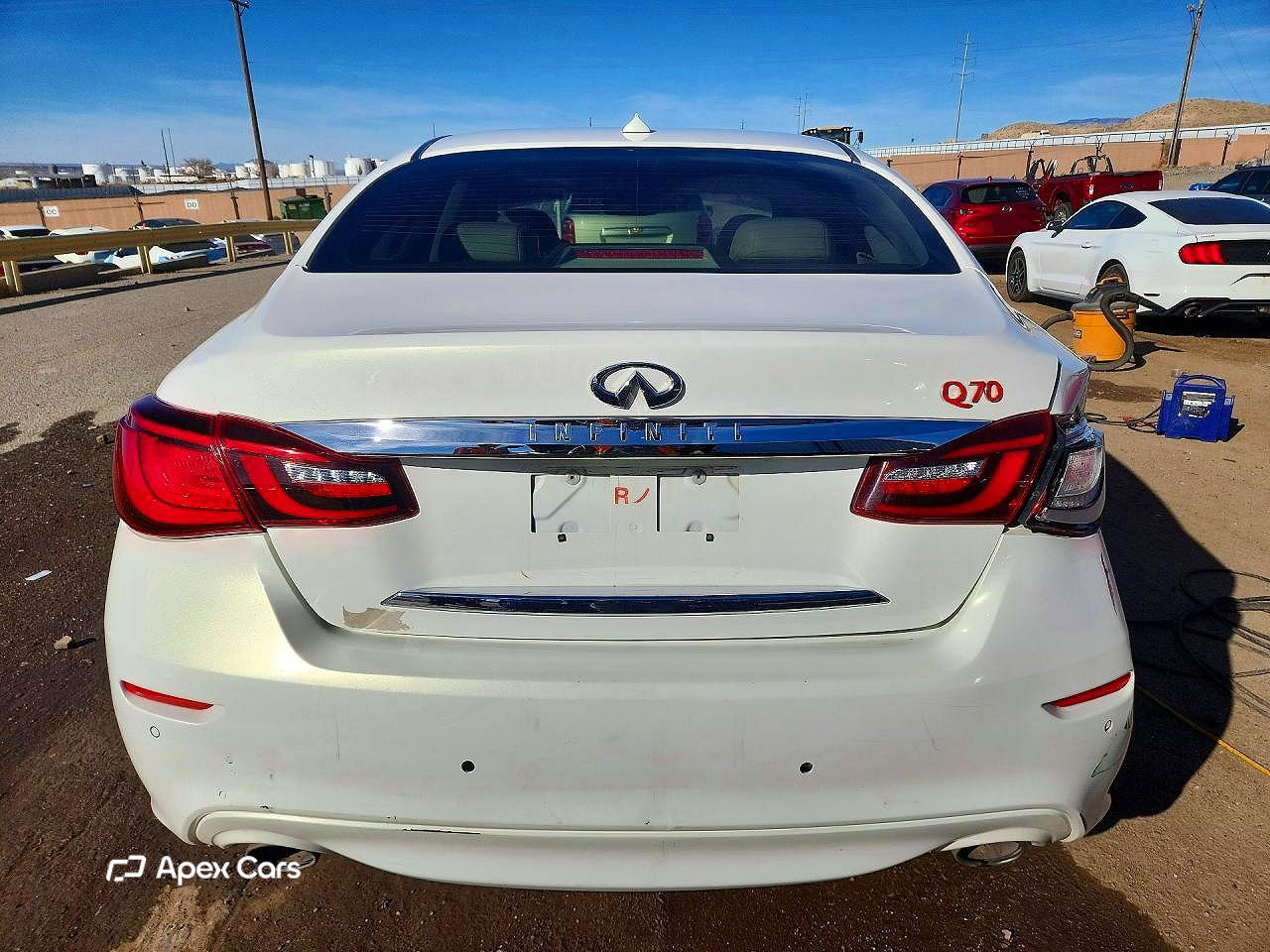 Infiniti Q70 2015
