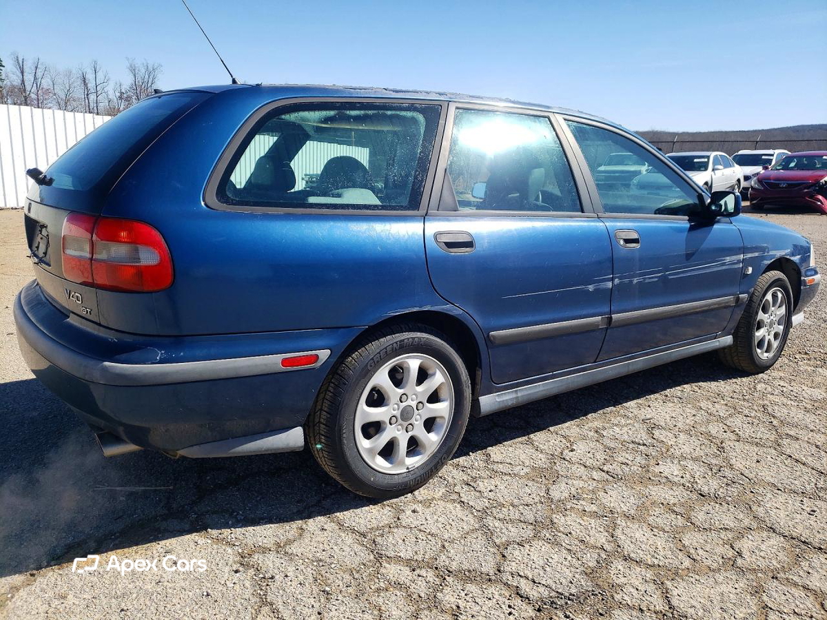Volvo V40 2000