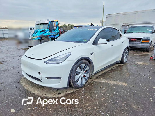 Tesla Model Y 2021 - Image 1 of 12