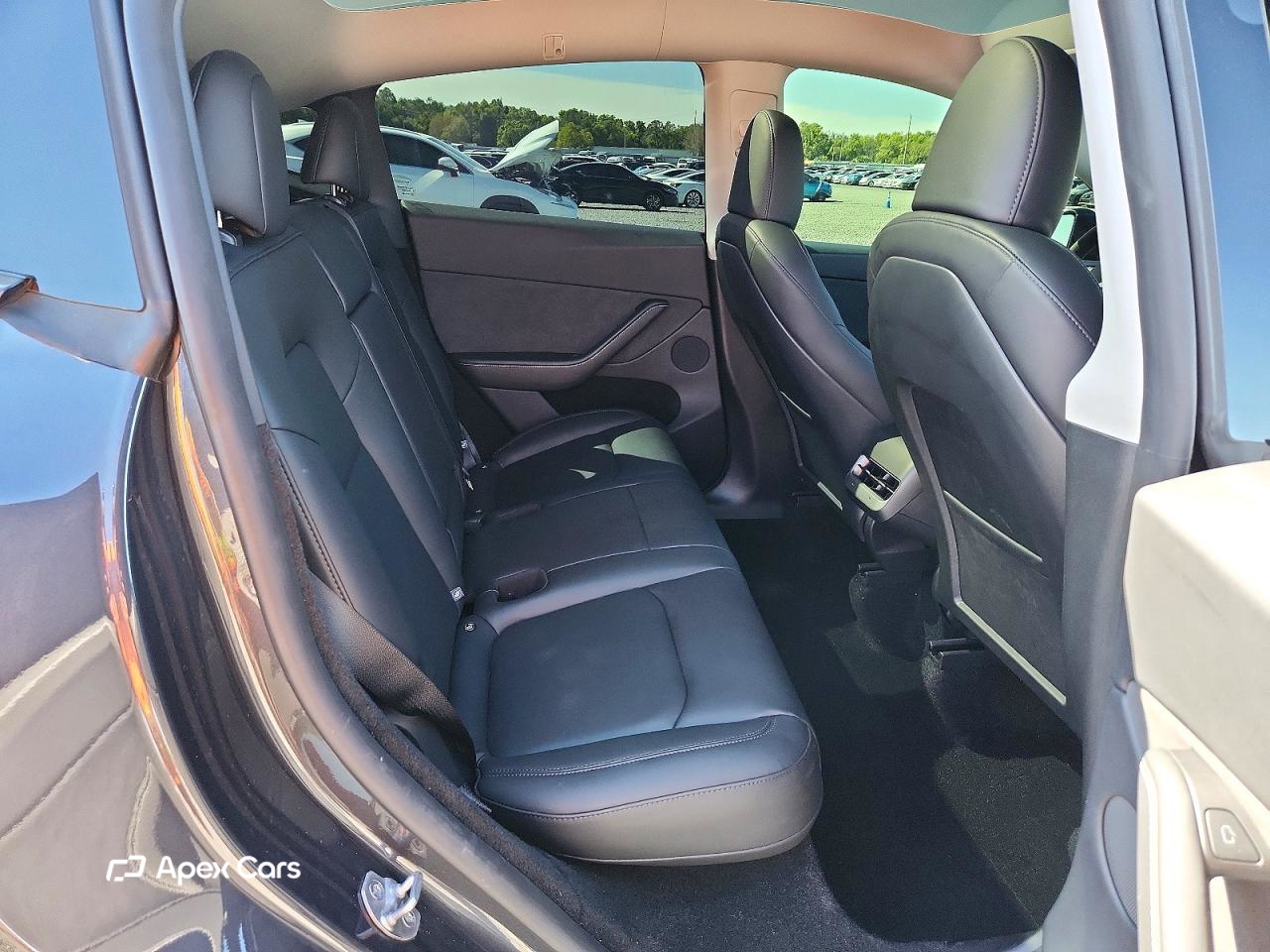 Tesla Model Y 2025